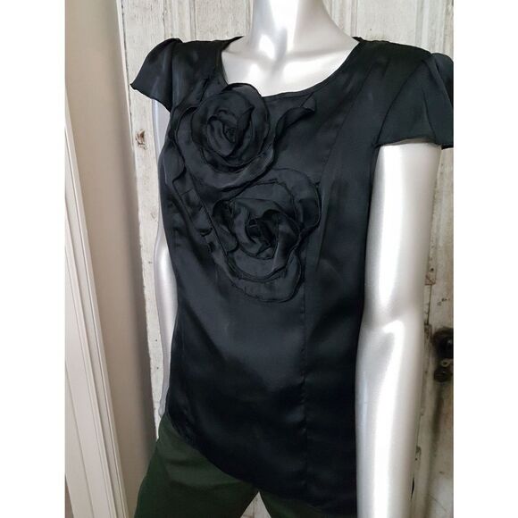 Spense Medium black blouse with floral detail. Side zipper and button back - Picture 2 of 12